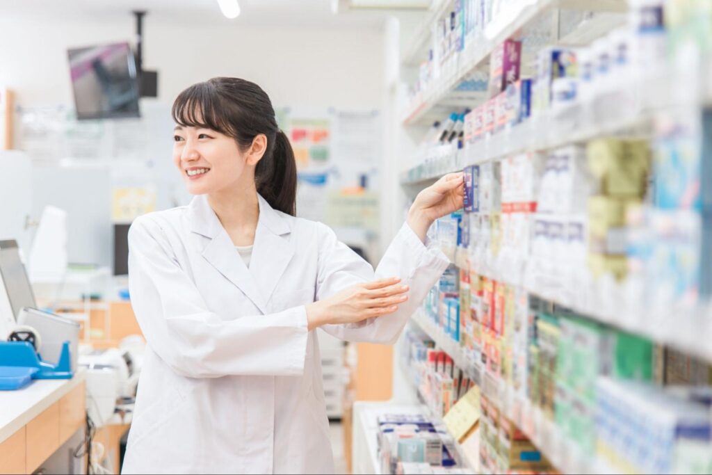女性の美人薬剤師